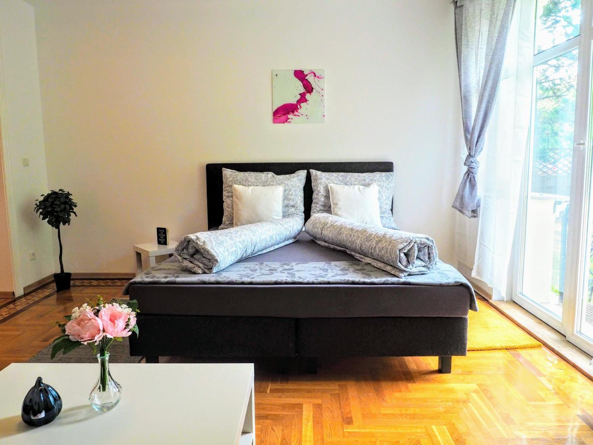 City Villa Schoenbrunn Apartments - Contactless 24H Check-In Wenen Buitenkant foto